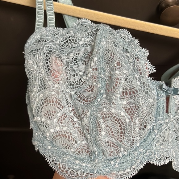 NWT Chantelle unlined Demi bra in size 32DD. - Picture 3 of 3